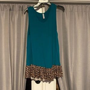 Chic Teal Tank Top with Leopard Print Hem